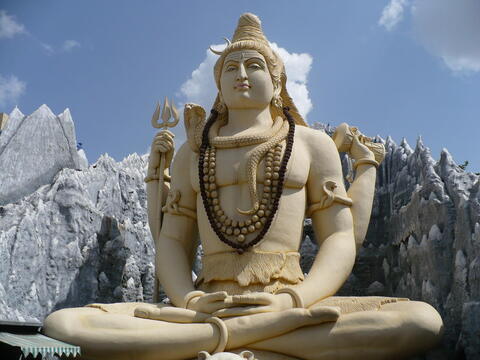 Shiva statue in padmasana